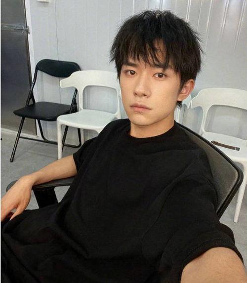 易烊千玺近况爆料最新,新作品筹备中，生活状态引关注  第2张